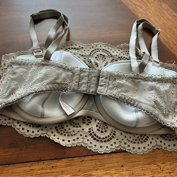 Victoria’s Secret Dream Angels Lace Underwire Bra - Picture 3 of 4